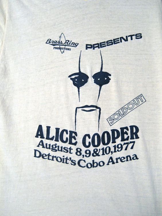 Alice
                              Cooper August 1977 in Detroit